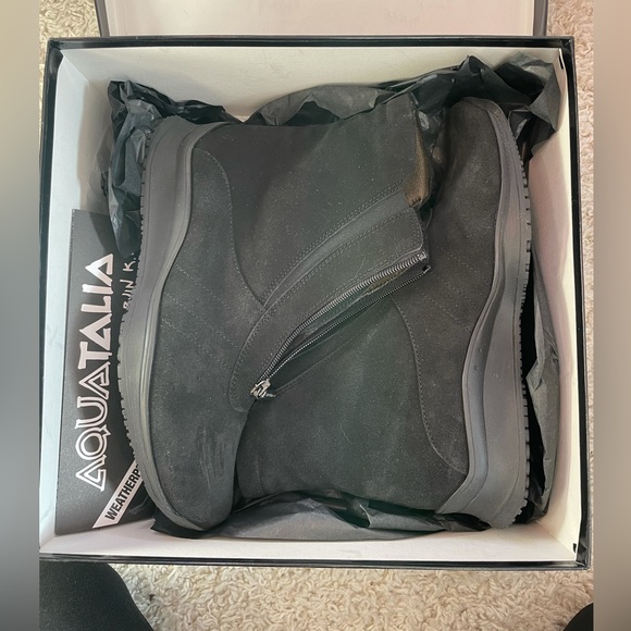 Aquatalia Black Suede Boots 8.5 - New in Box - Deadstock - Picture 1 of 11